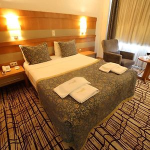 Standard Zimmer mit Kingsize-Bett